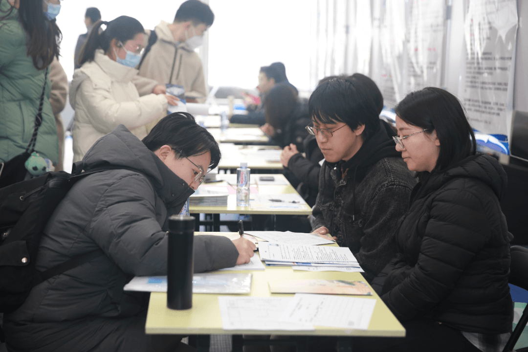 首场“双一流”高校招聘会在南开大学举行